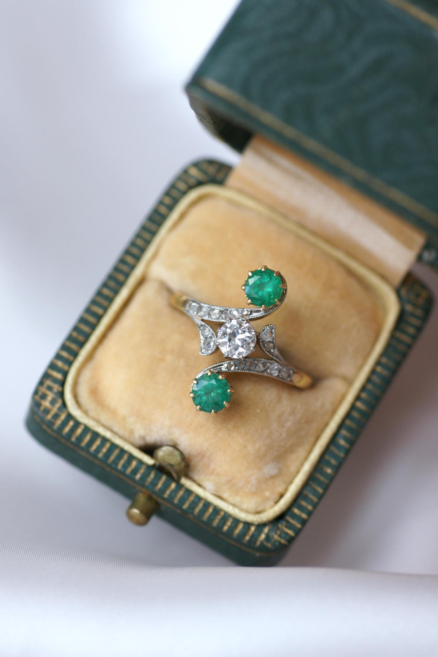 Bague Toi & Moi Diamants et Emeraudes sur Or et Platine