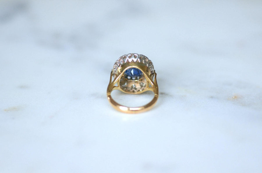 Bague Marguerite Ancienne Saphir de Ceylan 4,50 Cts et Diamants sur Or jaune et Argent