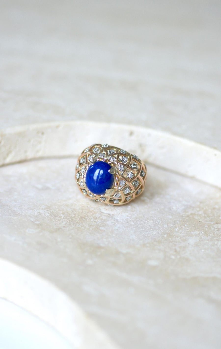 Bague Cocktail Boule Lapis Lazuli et Diamants sur Or Jaune