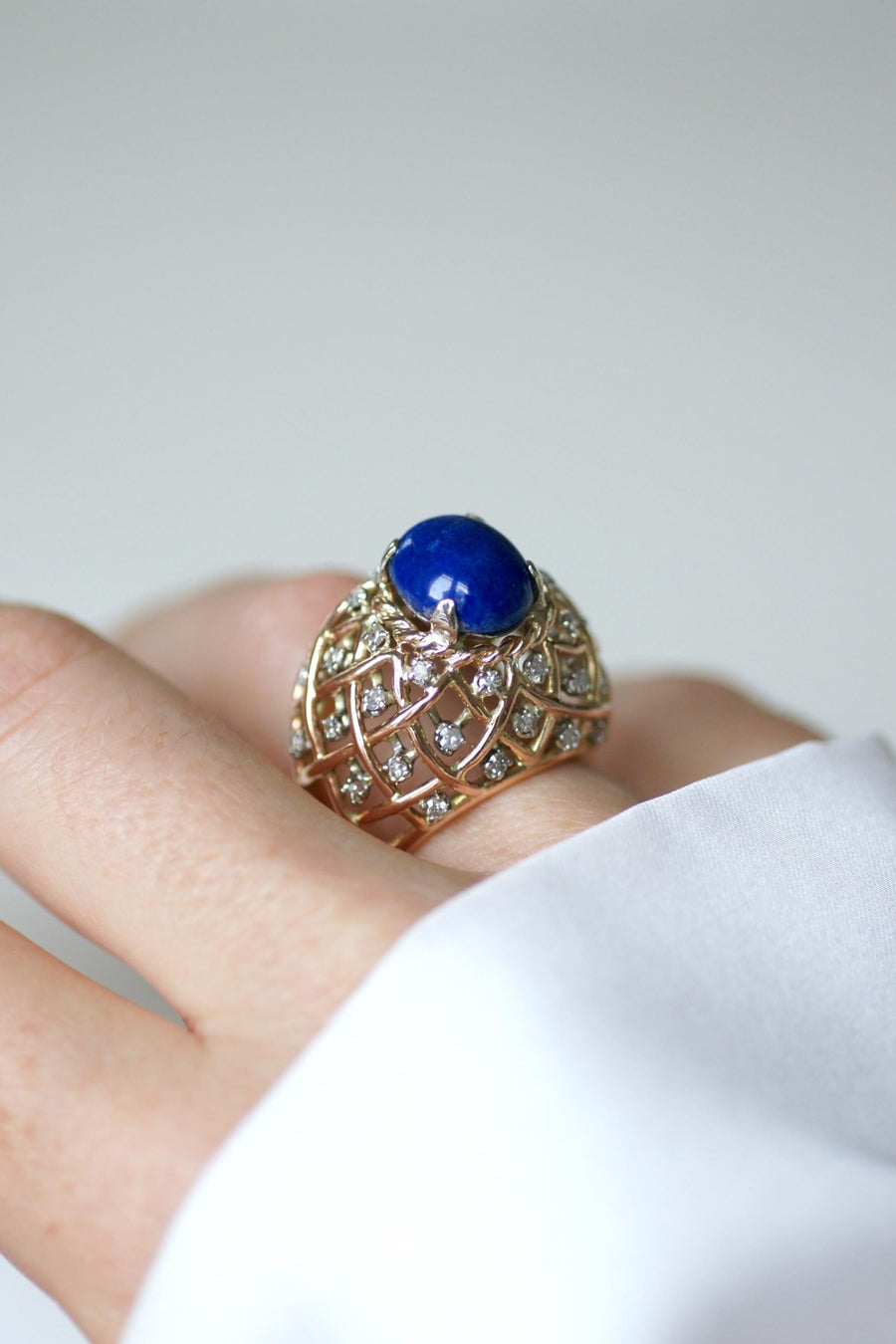 Bague Cocktail Boule Lapis Lazuli et Diamants sur Or Jaune