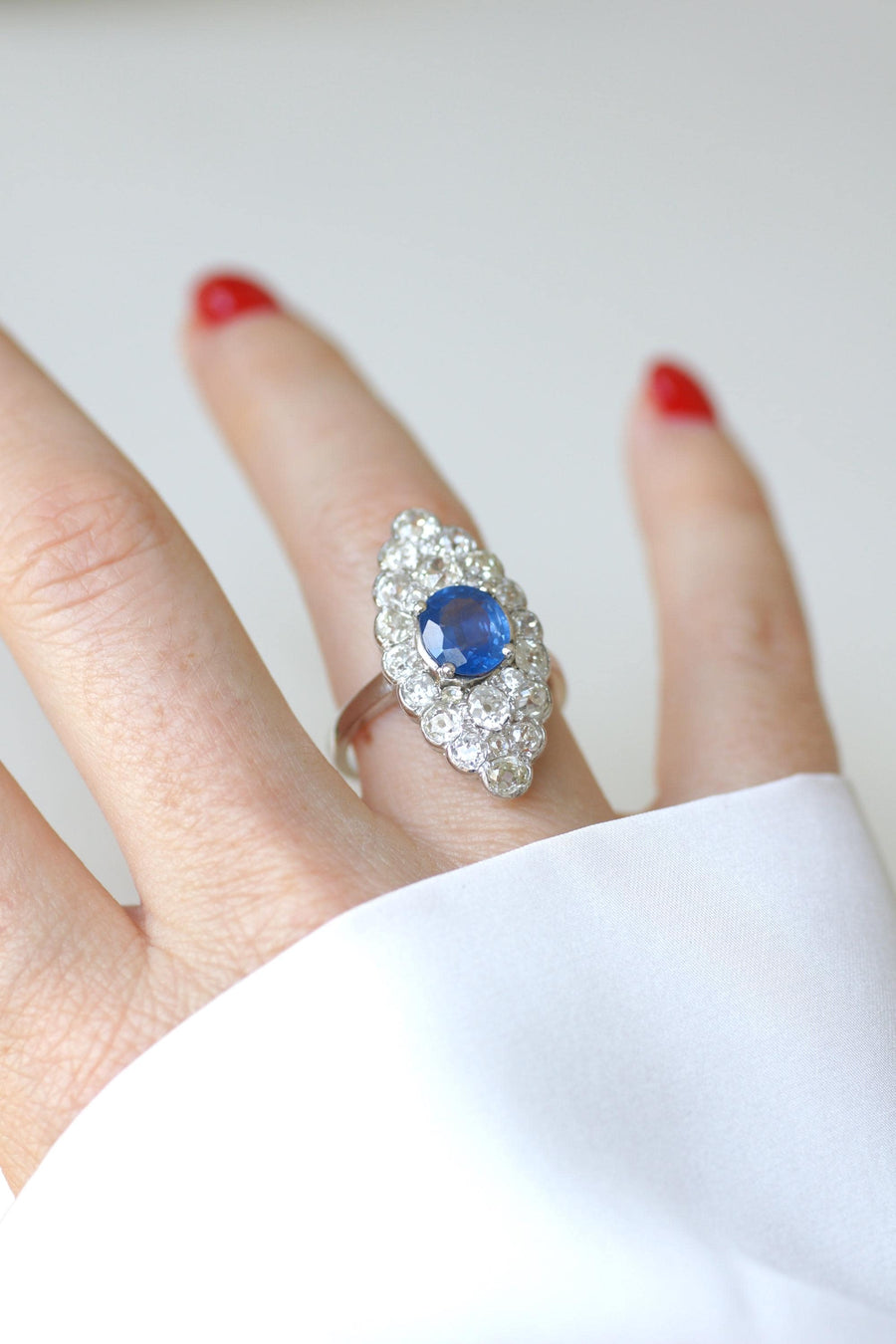 Bague Marquise Saphir 2.20 Cts et Diamants 3.50 Cts sur Or Blanc