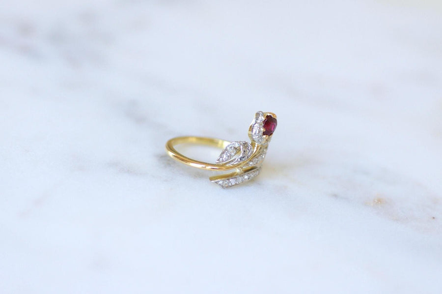 Bague Ancienne Fleur Tulipe Rubis et Diamants sur Or et Platine