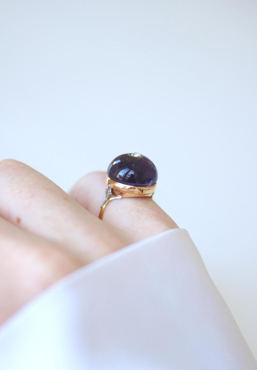 Bague Art Déco Cabochon d'Améthyste et Diamant sur Or Jaune