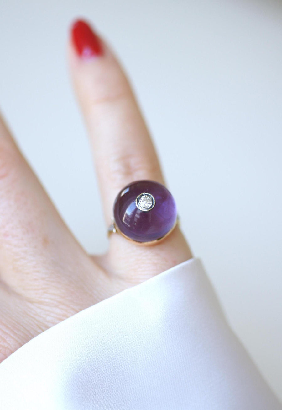 Bague Art Déco Cabochon d'Améthyste et Diamant sur Or Jaune