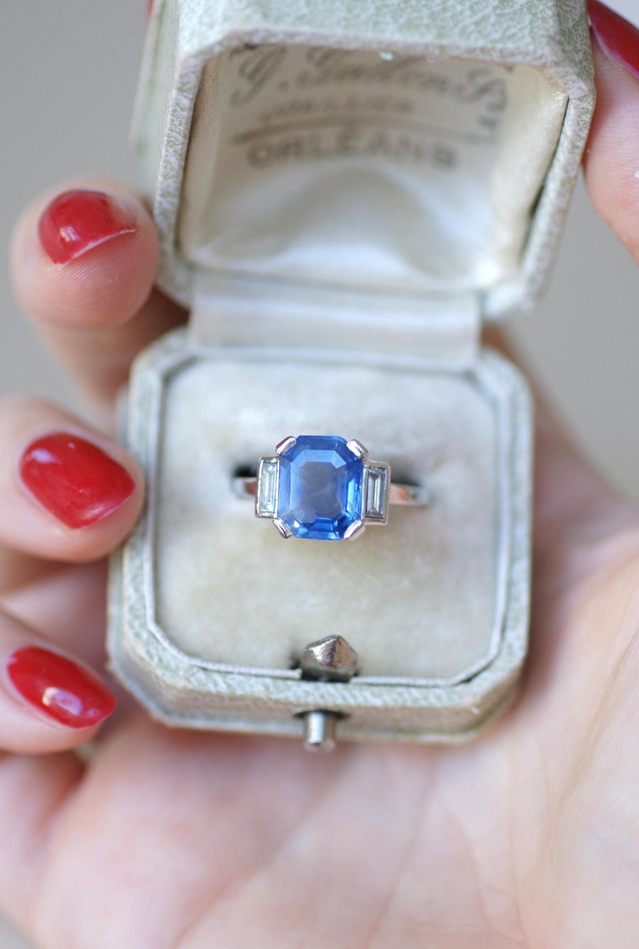 Bague Saphir Ceylan Non Chauffé 4,50 Cts et Diamants Baguettes sur Or et Platine