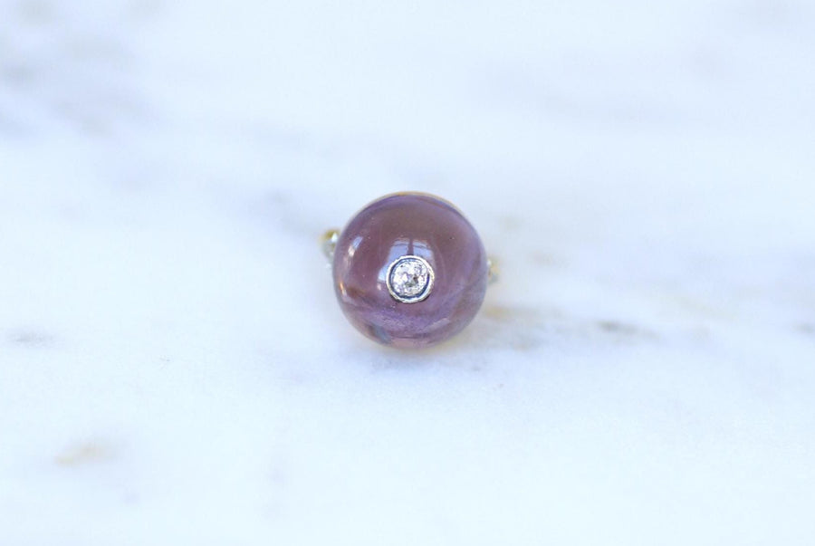 Bague Art Déco Cabochon d'Améthyste et Diamant sur Or Jaune