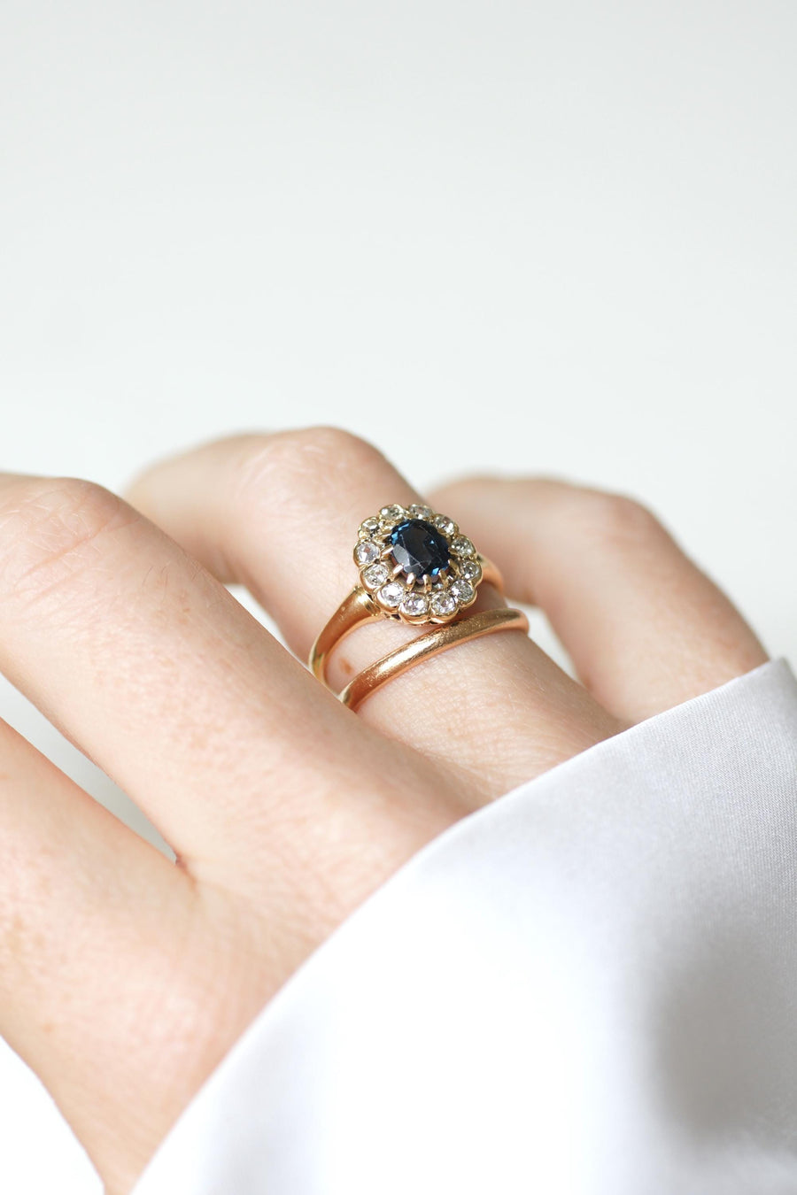 Bague Marguerite Ancienne Saphir 0,85 Cts et Diamants sur Or jaune