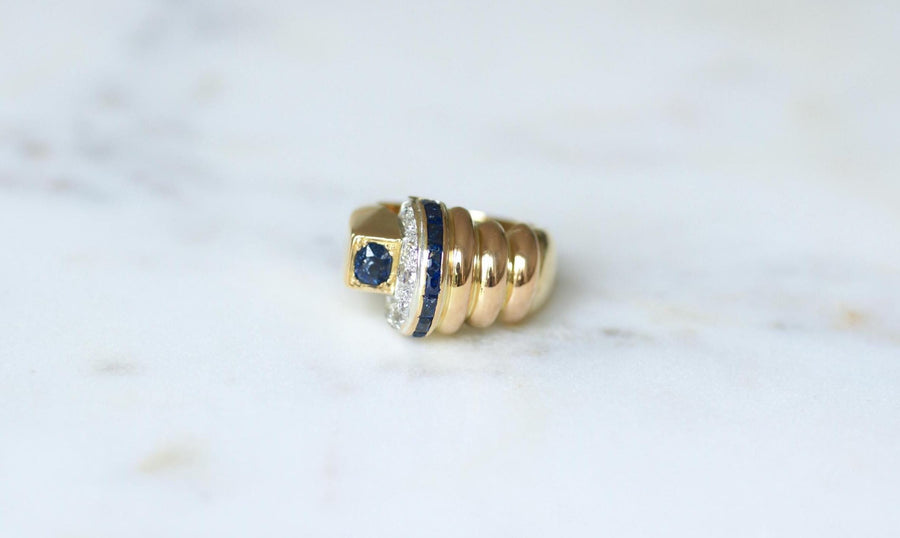 Bague Tank Asymétrique Diamants et Saphirs sur Or Jaune et Rose