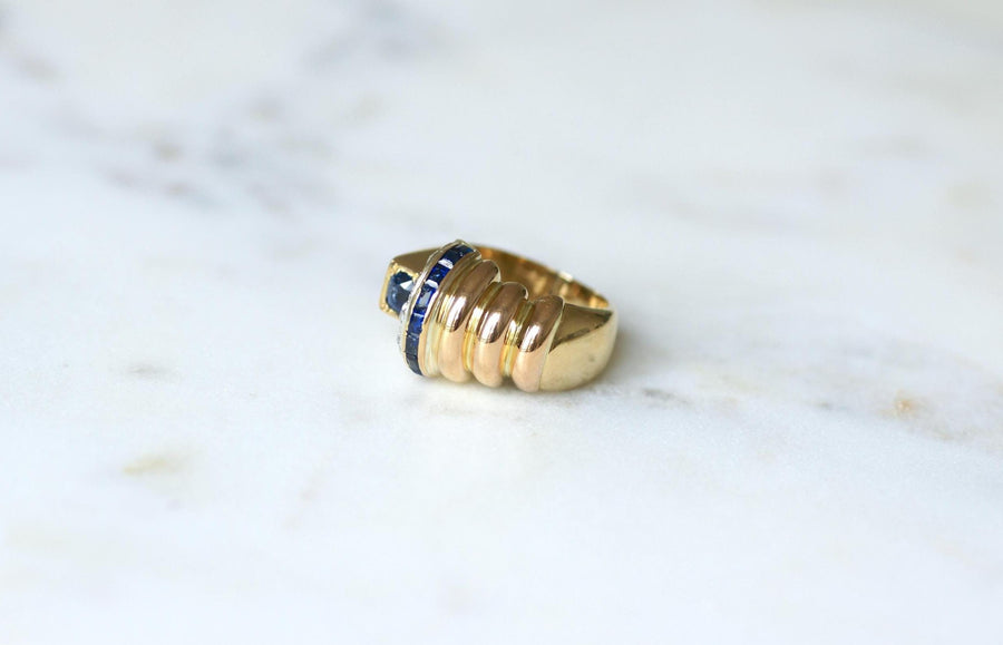 Bague Tank Asymétrique Diamants et Saphirs sur Or Jaune et Rose