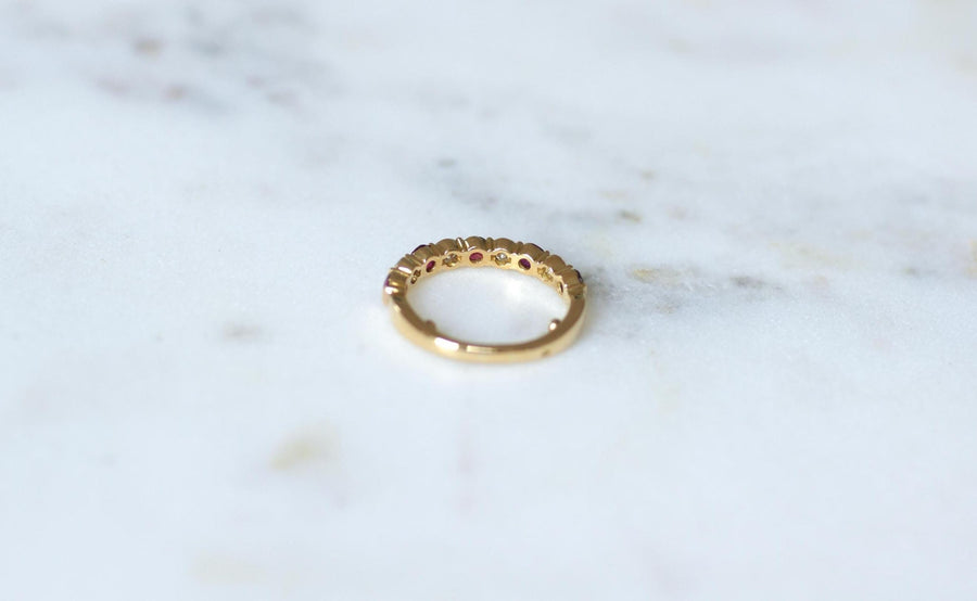 Bague Demi Alliance Rubis et Diamants sur Or jaune