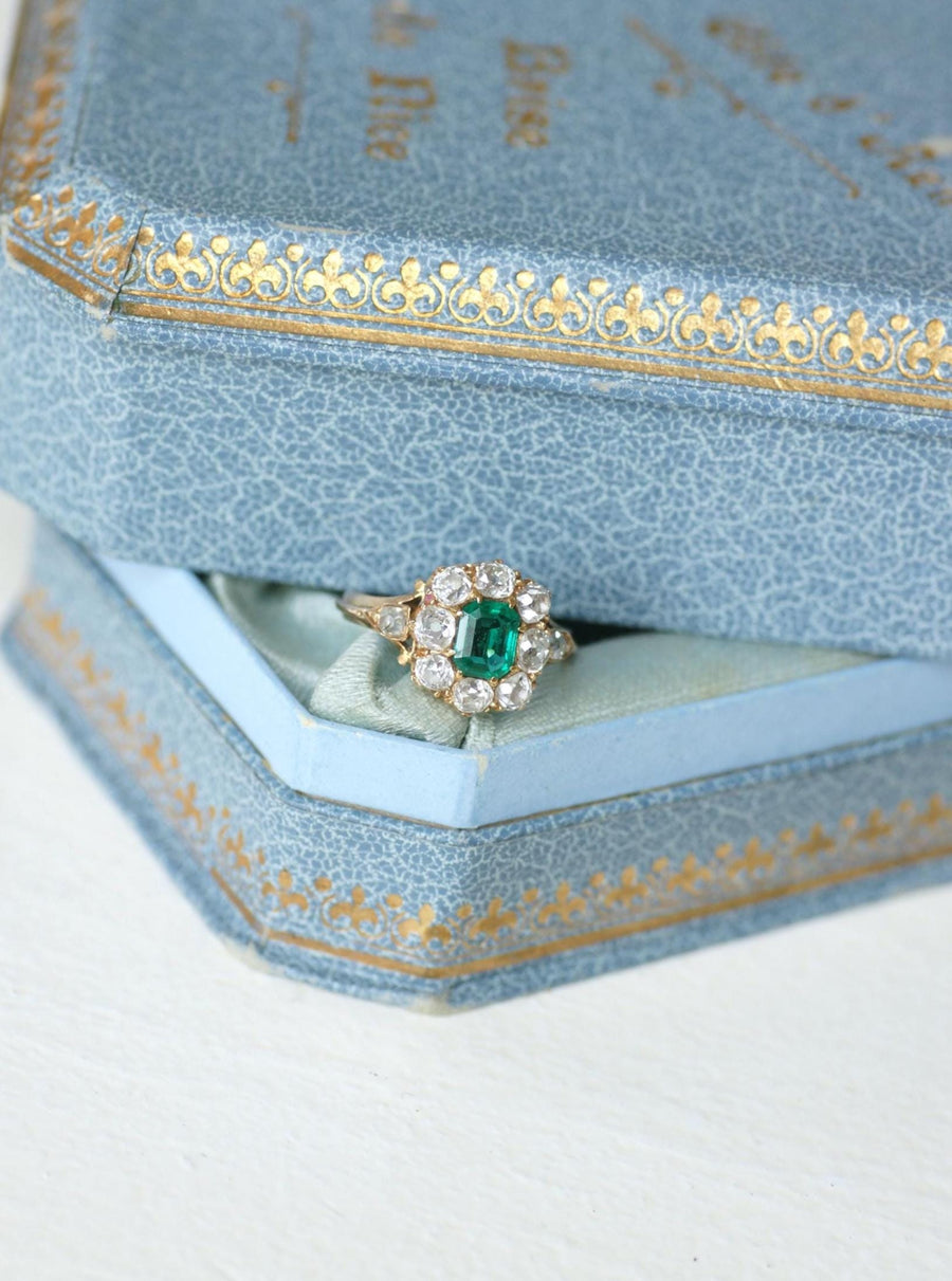 Bague Marguerite Ancienne Emeraude Colombienne 0,60 Ct et Diamants sur Or Rose