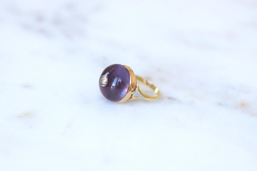 Bague Art Déco Cabochon d'Améthyste et Diamant sur Or Jaune