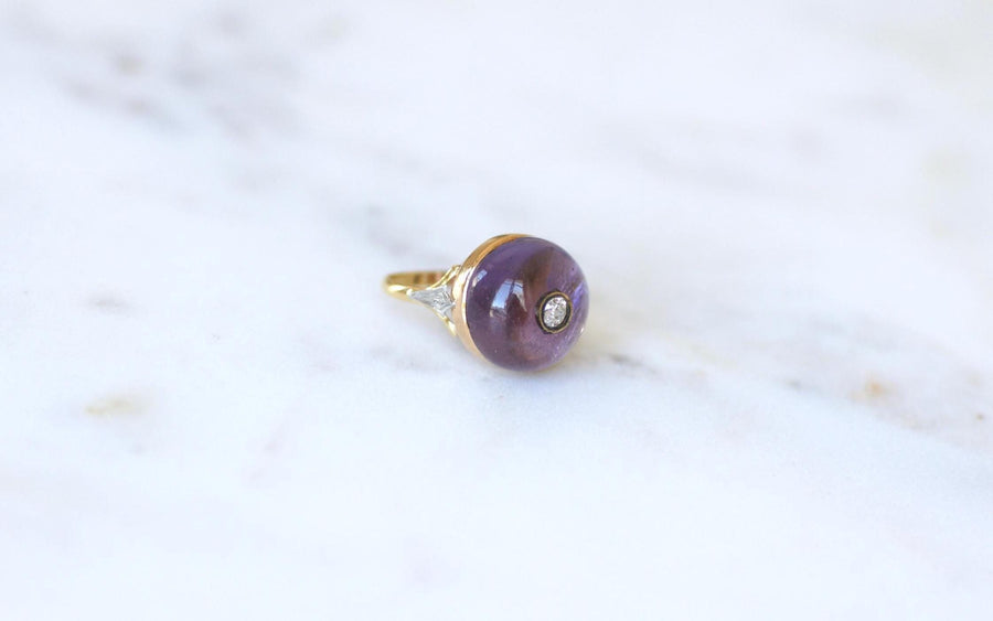 Bague Art Déco Cabochon d'Améthyste et Diamant sur Or Jaune