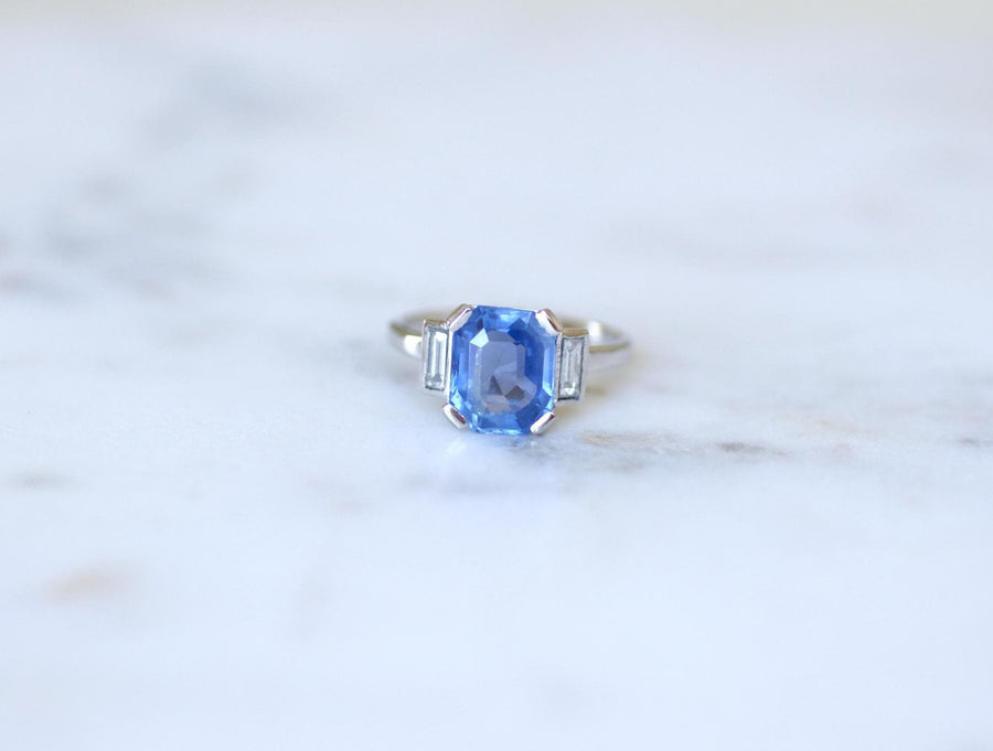 Bague Saphir Ceylan Non Chauffé 4,50 Cts et Diamants Baguettes sur Or et Platine