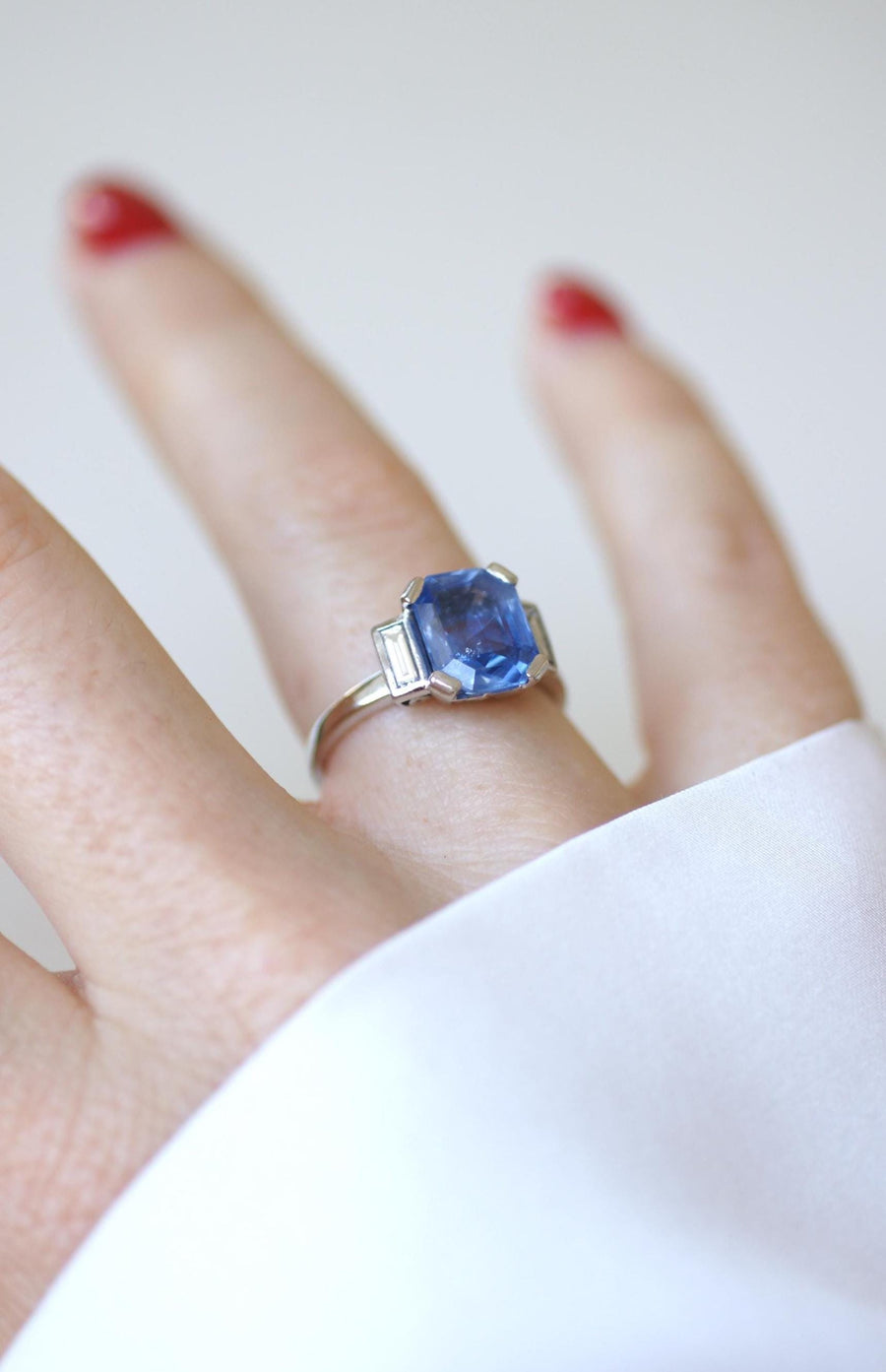 Bague Saphir Ceylan Non Chauffé 4,50 Cts et Diamants Baguettes sur Or et Platine