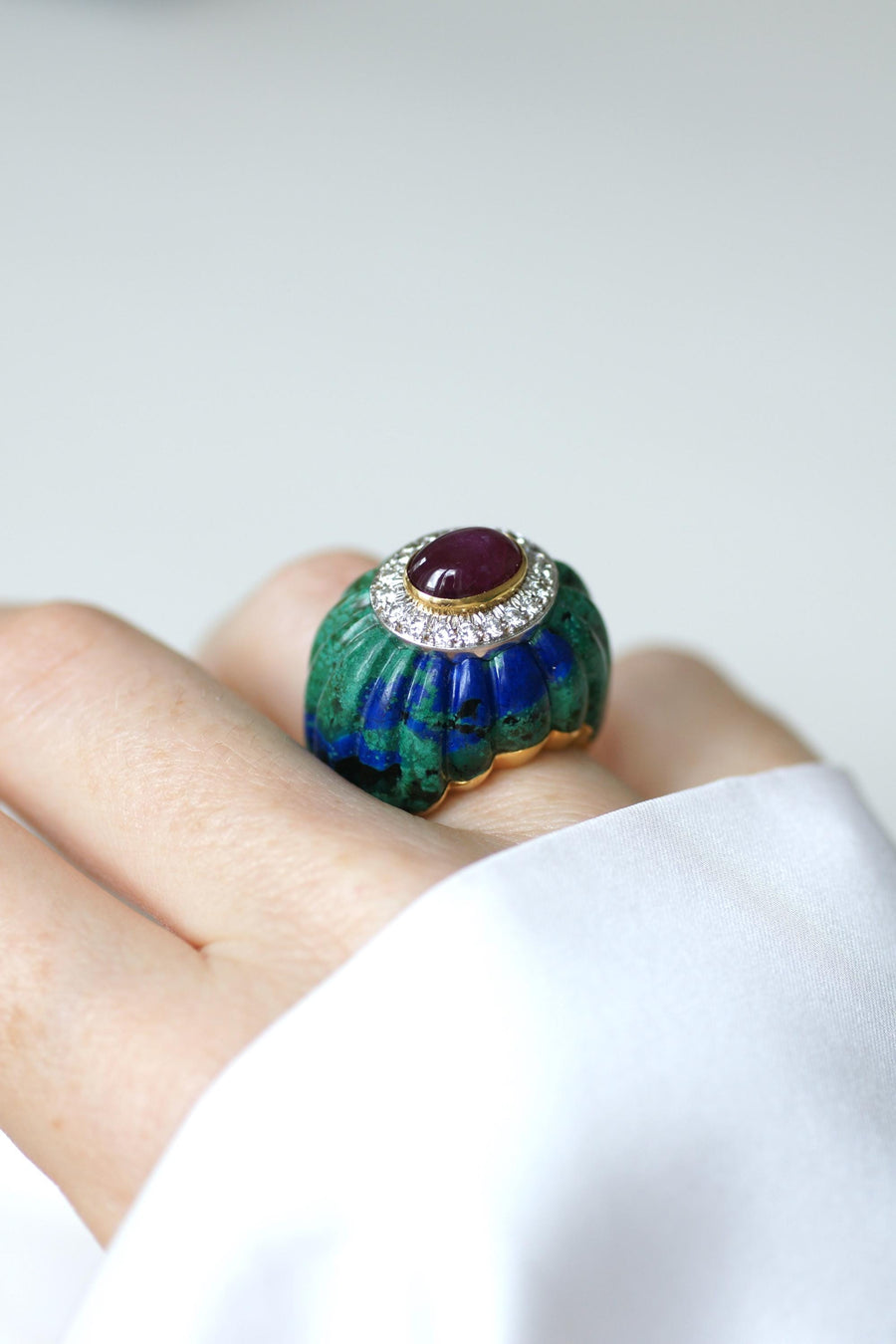 David Webb Bague Cocktail Boule Azurmalachite, Rubis, et Diamants sur Or Jaune et Platine