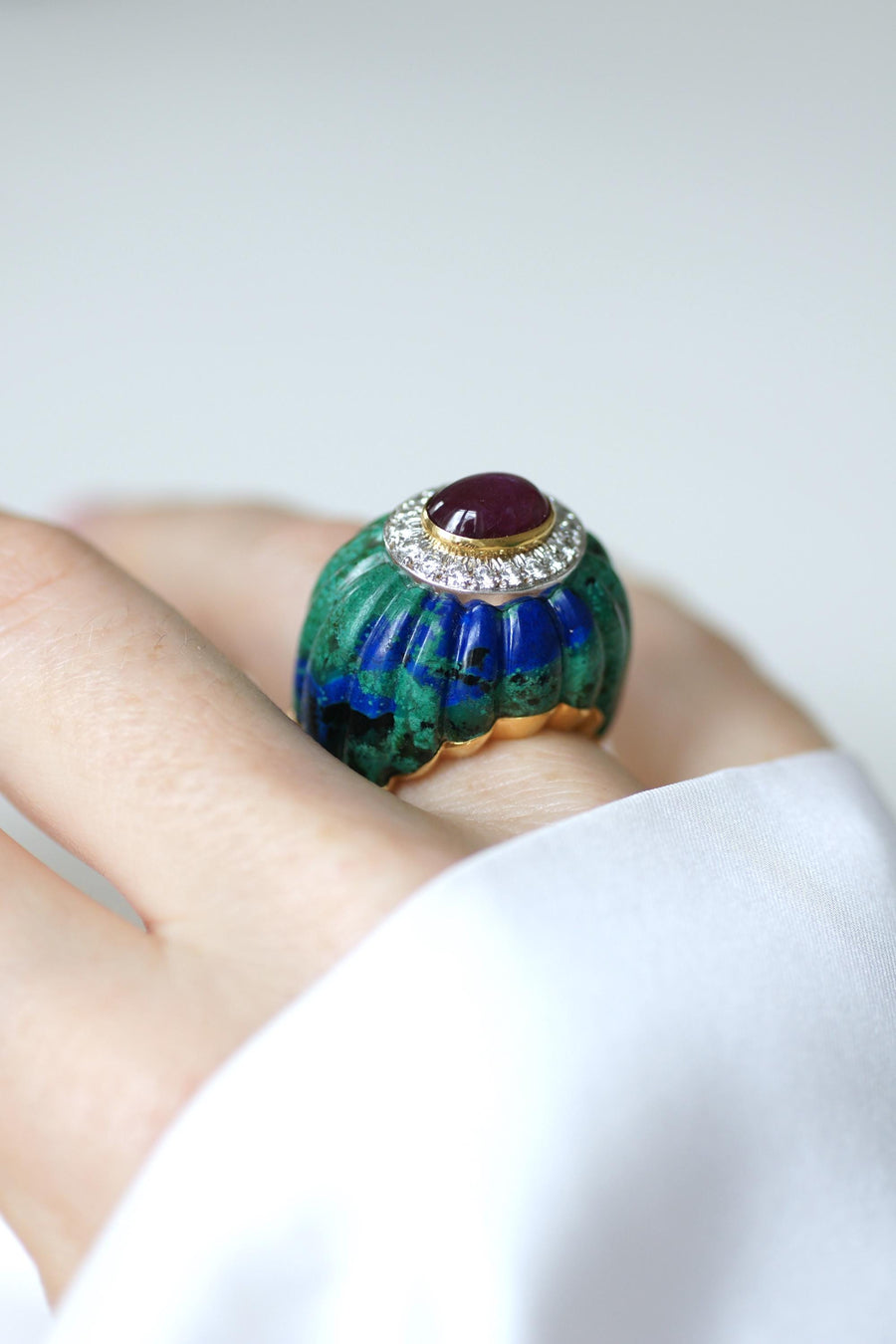 David Webb Bague Cocktail Boule Azurmalachite, Rubis, et Diamants sur Or Jaune et Platine