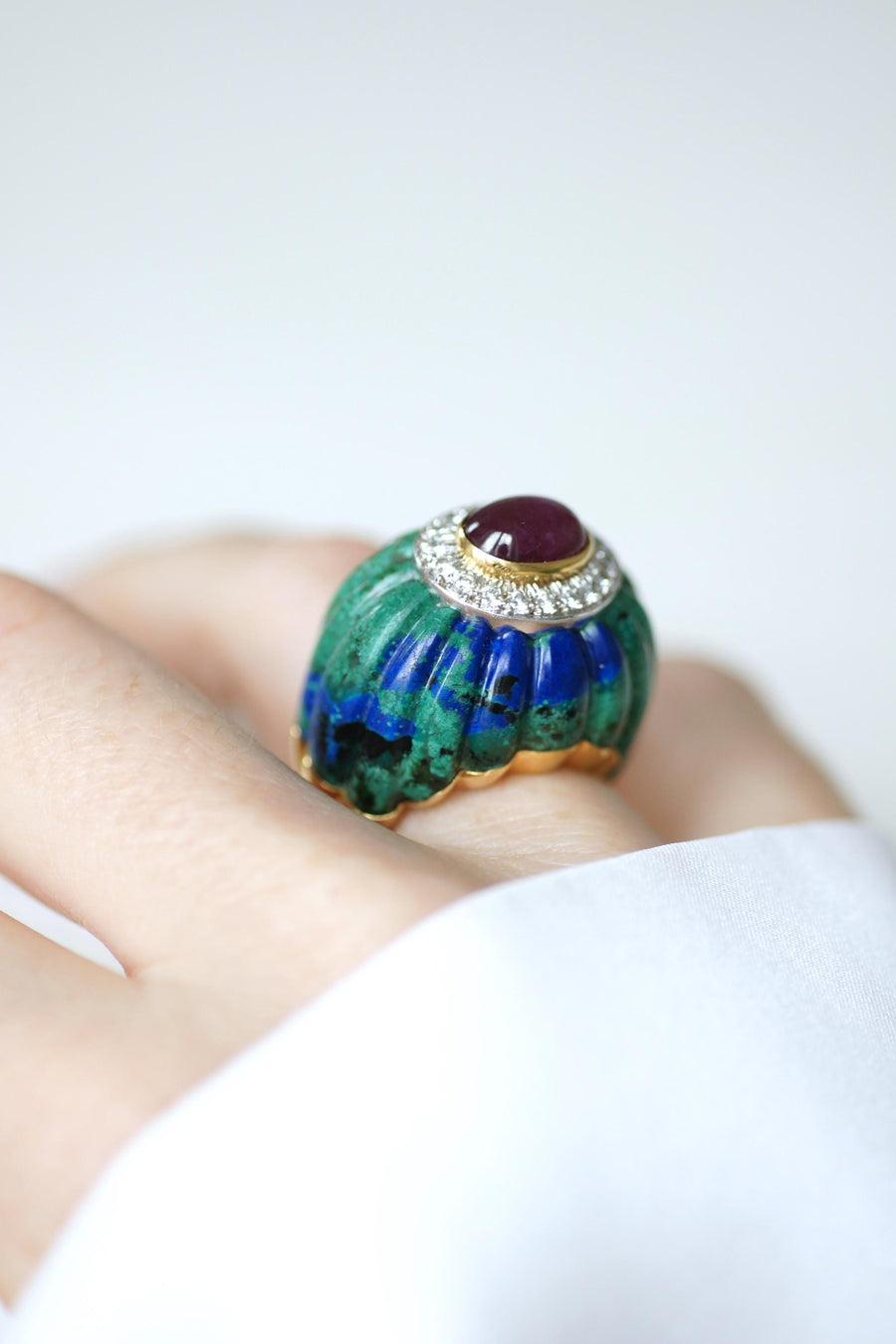 David Webb Bague Cocktail Boule Azurmalachite, Rubis, et Diamants sur Or Jaune et Platine