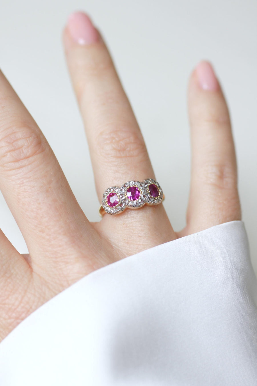 Bague Ancienne Jarretière Trilogie Rubis Birman et Diamants