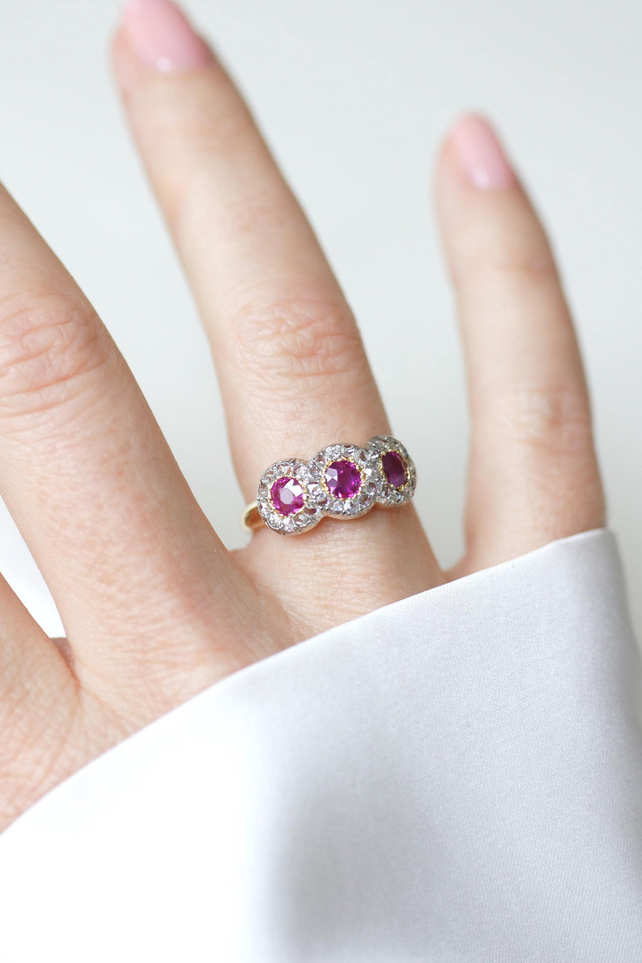 Bague Ancienne Jarretière Trilogie Rubis Birman et Diamants