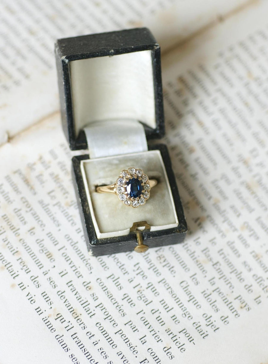 Bague Marguerite Ancienne Saphir 0,85 Cts et Diamants sur Or jaune