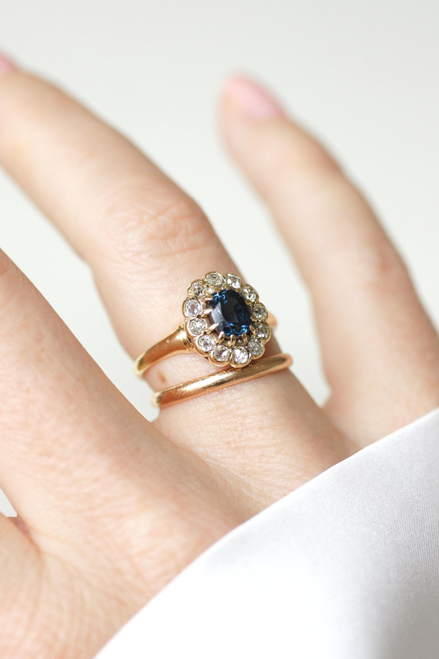 Bague Marguerite Ancienne Saphir 0,85 Cts et Diamants sur Or jaune