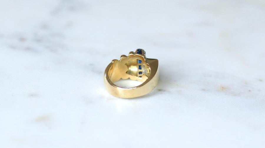 Bague Tank Asymétrique Diamants et Saphirs sur Or Jaune et Rose