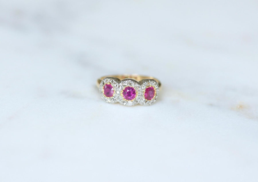 Bague Ancienne Jarretière Trilogie Rubis Birman et Diamants