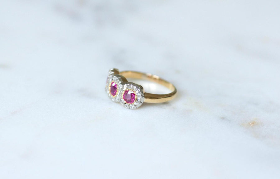 Bague Ancienne Jarretière Trilogie Rubis Birman et Diamants
