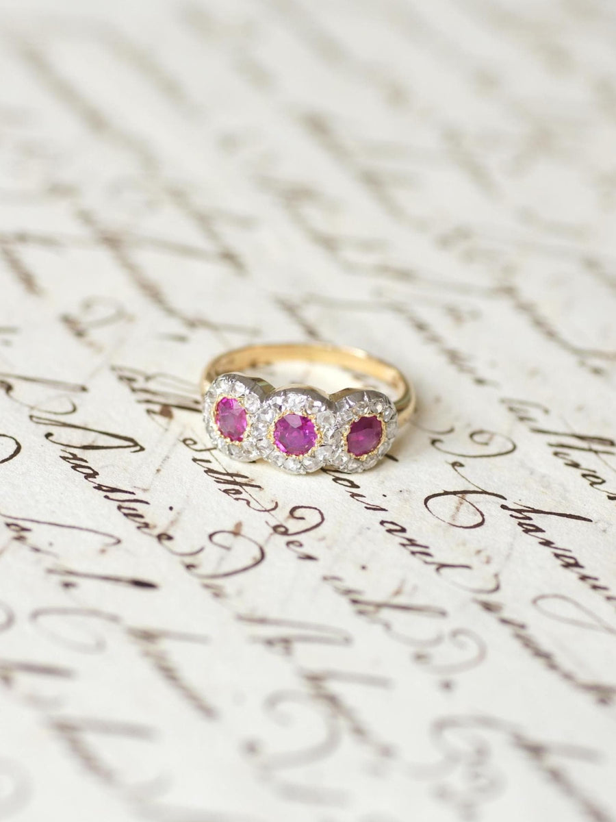 Bague Ancienne Jarretière Trilogie Rubis Birman et Diamants