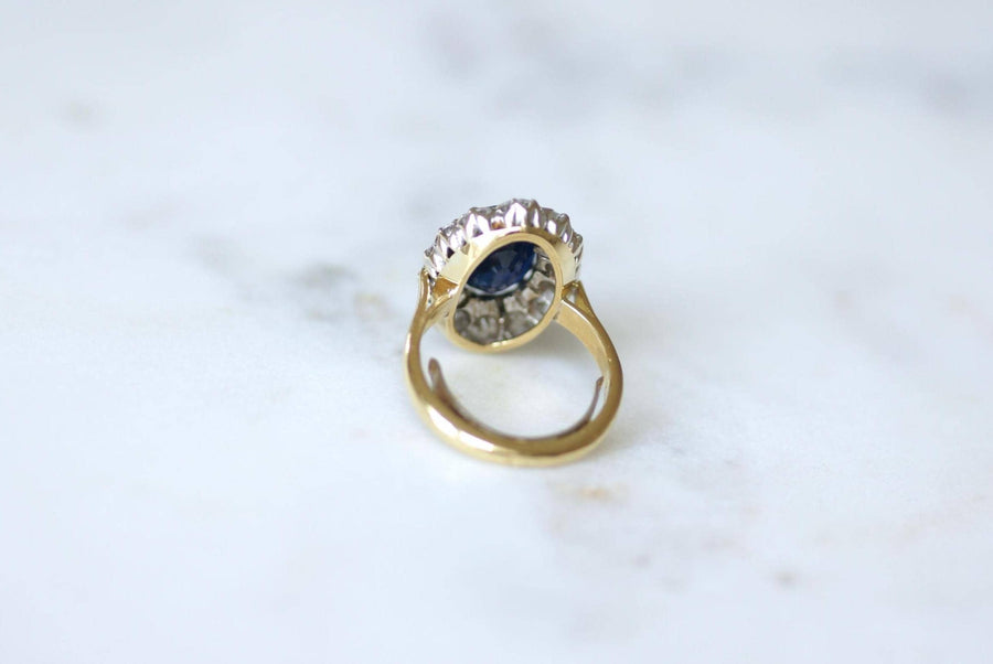 Bague Marguerite Saphir 4,60 Cts Entourage de Diamants sur Or Jaune et Blanc
