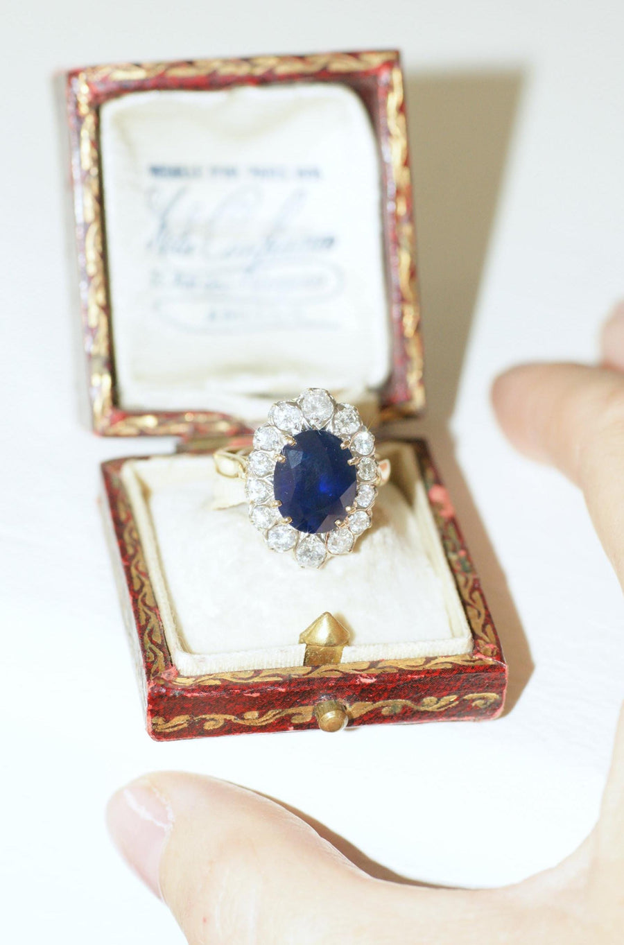 Bague Marguerite Saphir 4,60 Cts Entourage de Diamants sur Or Jaune et Blanc