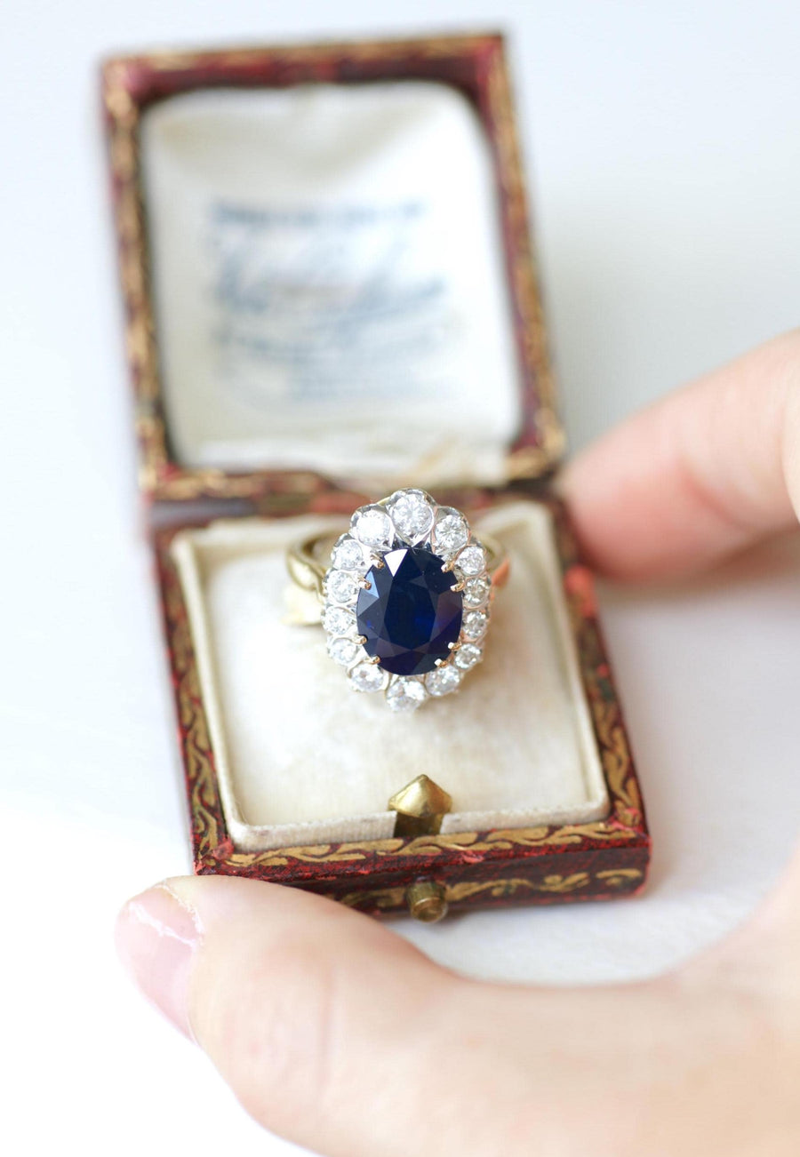 Bague Marguerite Saphir 4,60 Cts Entourage de Diamants sur Or Jaune et Blanc