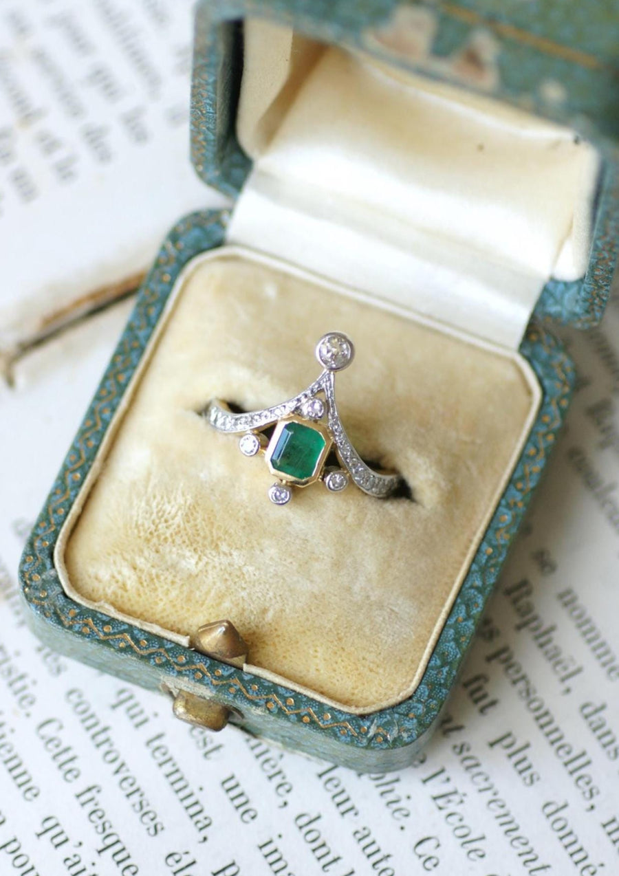 Bague Duchesse Style Belle Epoque Emeraude et Diamants sur Or et Platine
