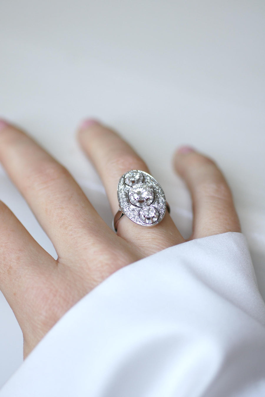 Bague Ovale Art Deco Diamants 2.10 Cts Platine & Or Blanc