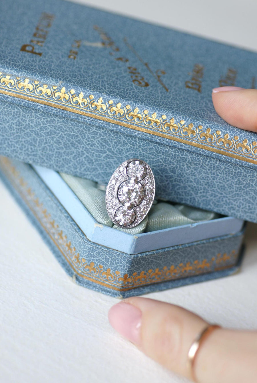 Bague Ovale Art Deco Diamants 2.10 Cts Platine & Or Blanc