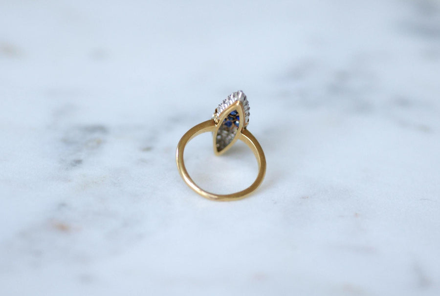Bague Ancienne Marquise Etoile Saphir Entourage Diamants sur Or Jaune et Platine
