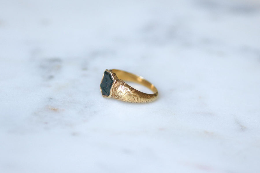 Bague Ancienne Chevalière Intaille Jaspe Sanguin sur Or Jaune