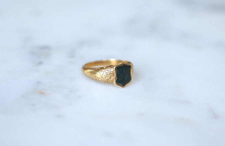 Bague Ancienne Chevalière Intaille Jaspe Sanguin sur Or Jaune