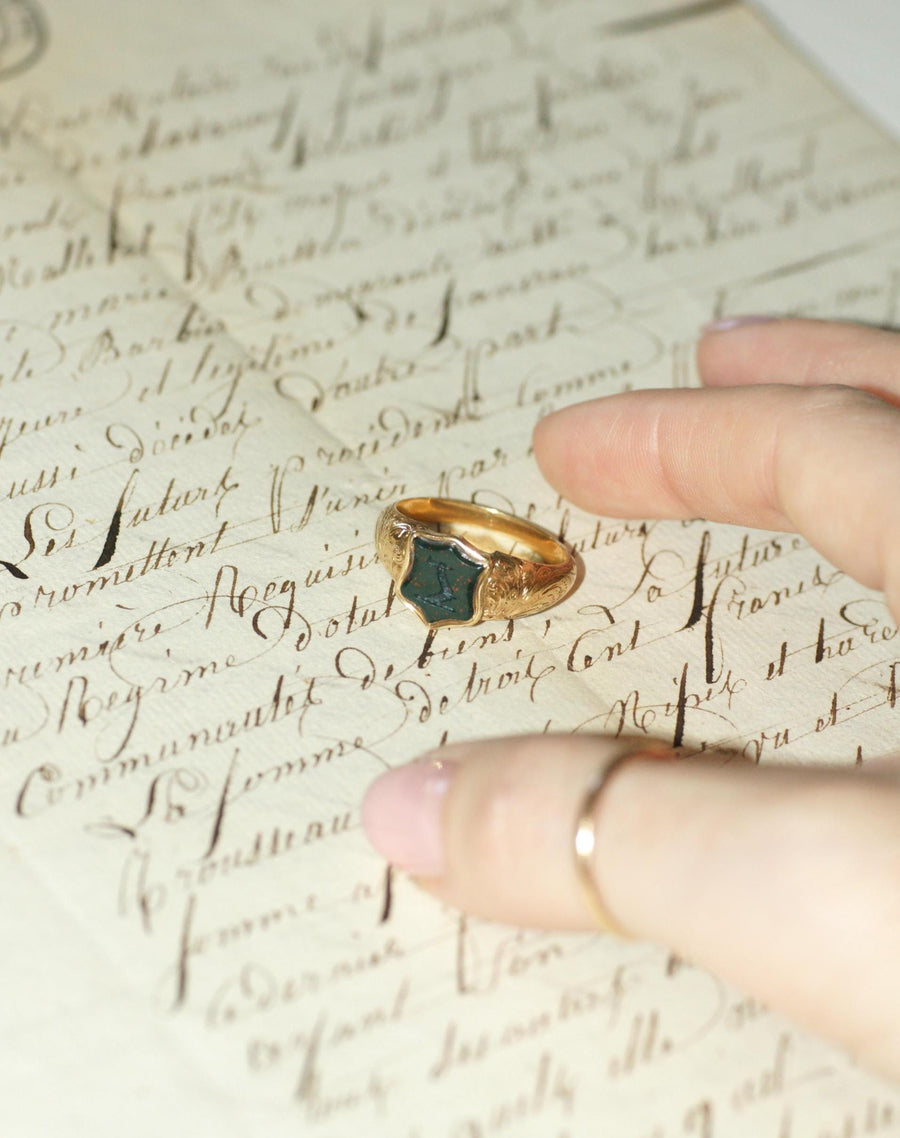 Bague Ancienne Chevalière Intaille Jaspe Sanguin sur Or Jaune