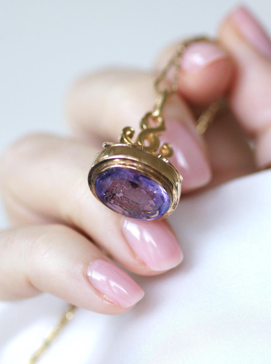 Pendentif Sceau Cachet Ancien en Or Jaune et Améthyste Intaille Armoirie Ecclésiastique