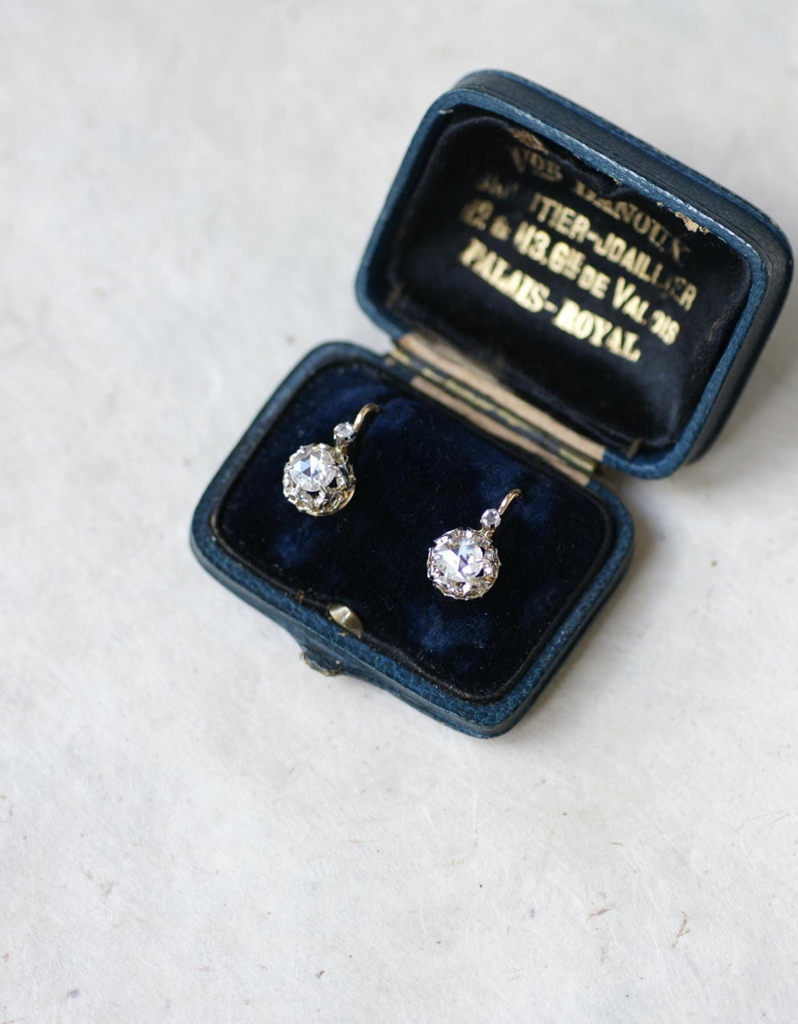 Boucles d'Oreilles Dormeuses Anciennes Diamants Rose Couronnée sur Or Rose et Platine