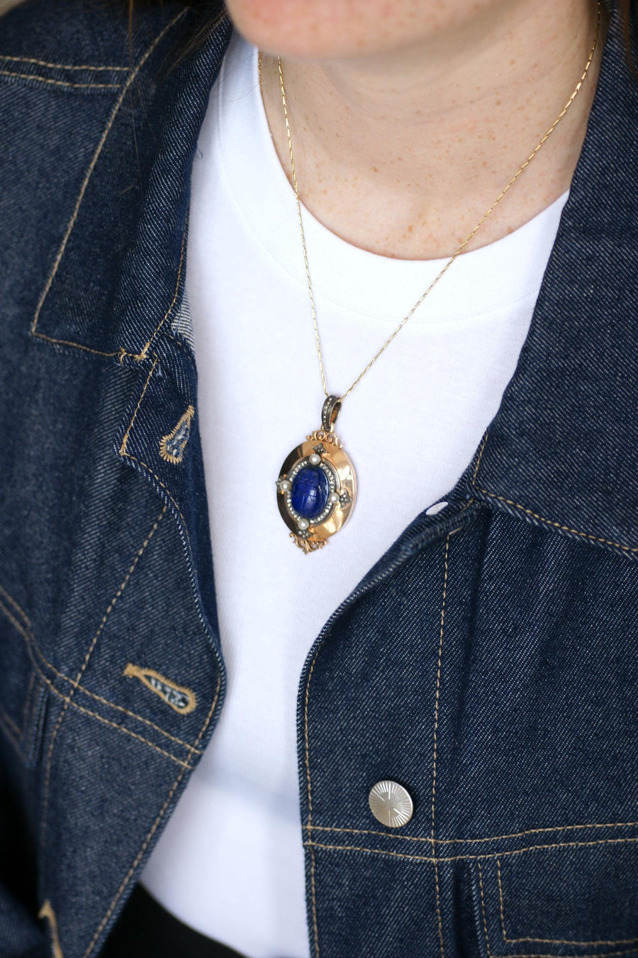 Pendentif Médaillon Ouvrant Ancien Scarabée Lapis Lazuli Diamants et Perles fines sur Or Rose Egyptomanie
