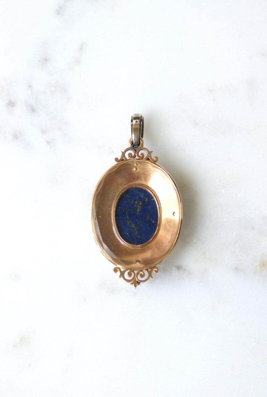 Pendentif Médaillon Ouvrant Ancien Scarabée Lapis Lazuli Diamants et Perles fines sur Or Rose Egyptomanie