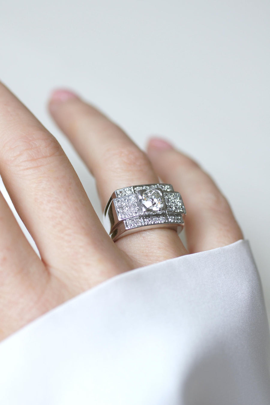 Large Bague Bandeau Art Déco Diamants 2,10 Cts sur Platine