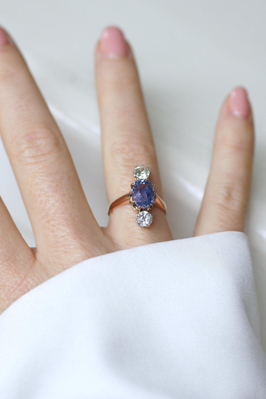 Bague Belle Epoque Saphir de Ceylan Non Chauffé 3,30 Cts et Diamants sur Or Rose et Platine
