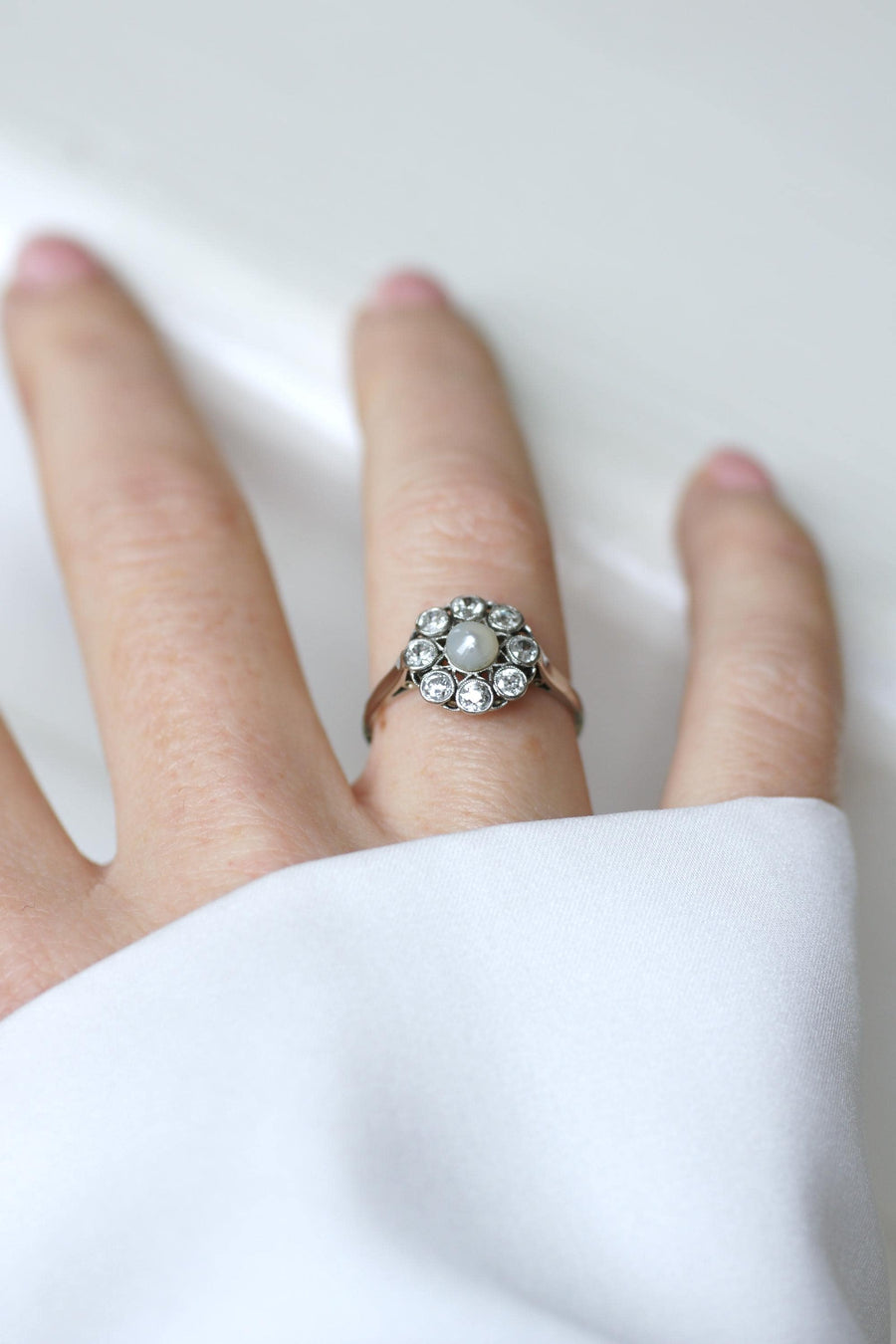 Bague Marguerite Ancienne Perle Bouton et Diamant sur Or Blanc et Platine