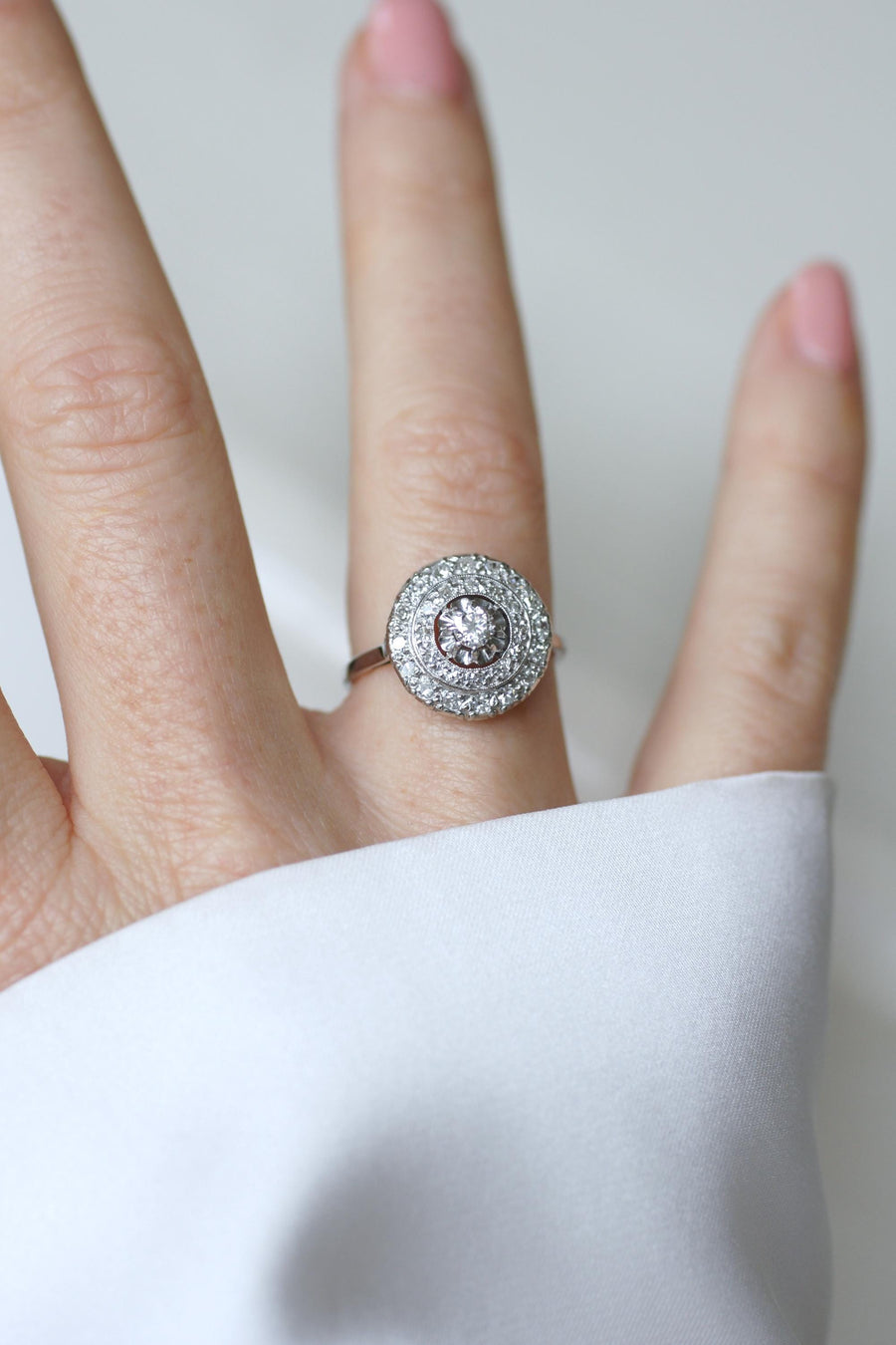 Bague Cible Art Déco Double Entourage Diamants 0,60 Ct sur Or Blanc et Platine