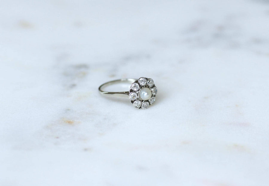 Bague Marguerite Ancienne Perle Bouton et Diamant sur Or Blanc et Platine
