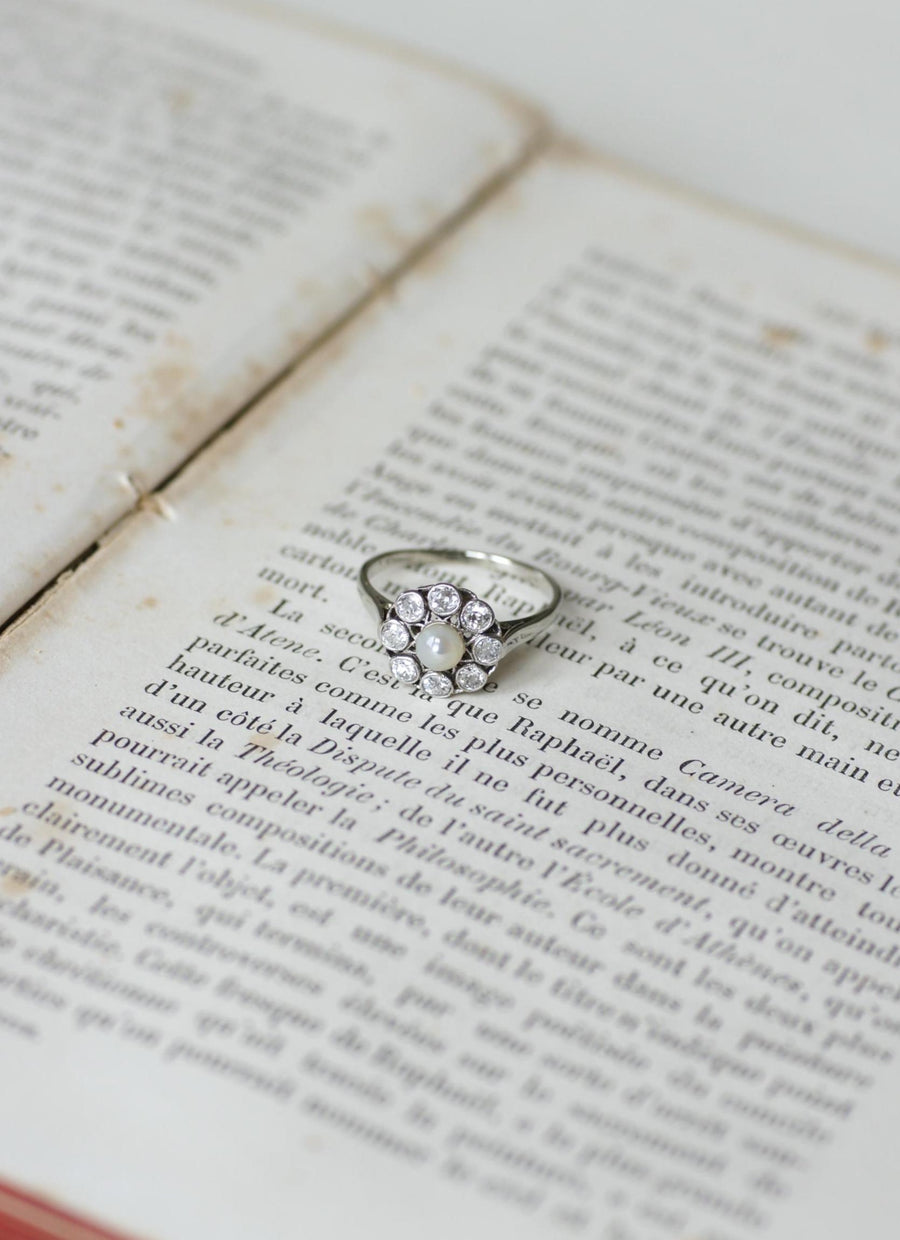 Bague Marguerite Ancienne Perle Bouton et Diamant sur Or Blanc et Platine
